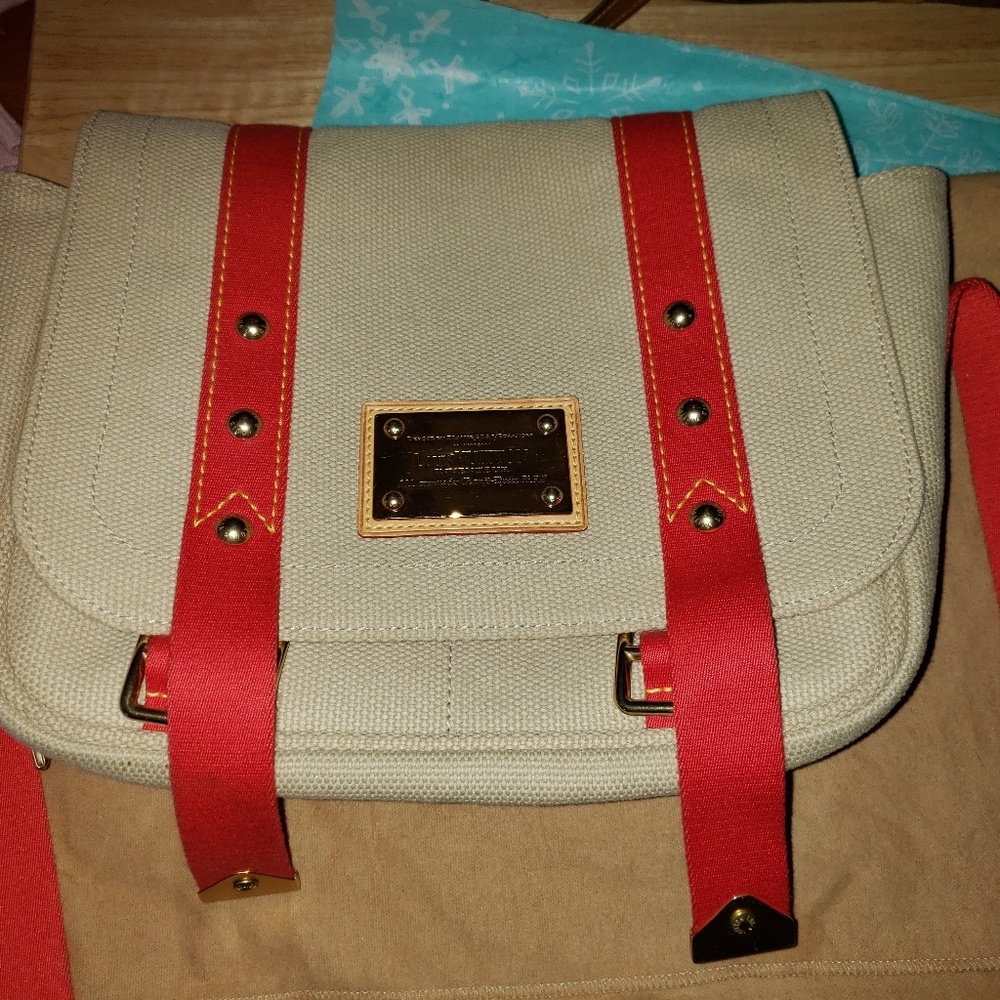 Louis Vuitton Besace Antiqua Bag